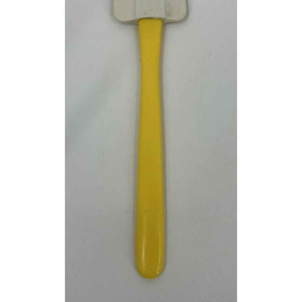 Vintage Rubbermaid #2724 Flexible Spatula Scraper Not Heat Resistant Yellow